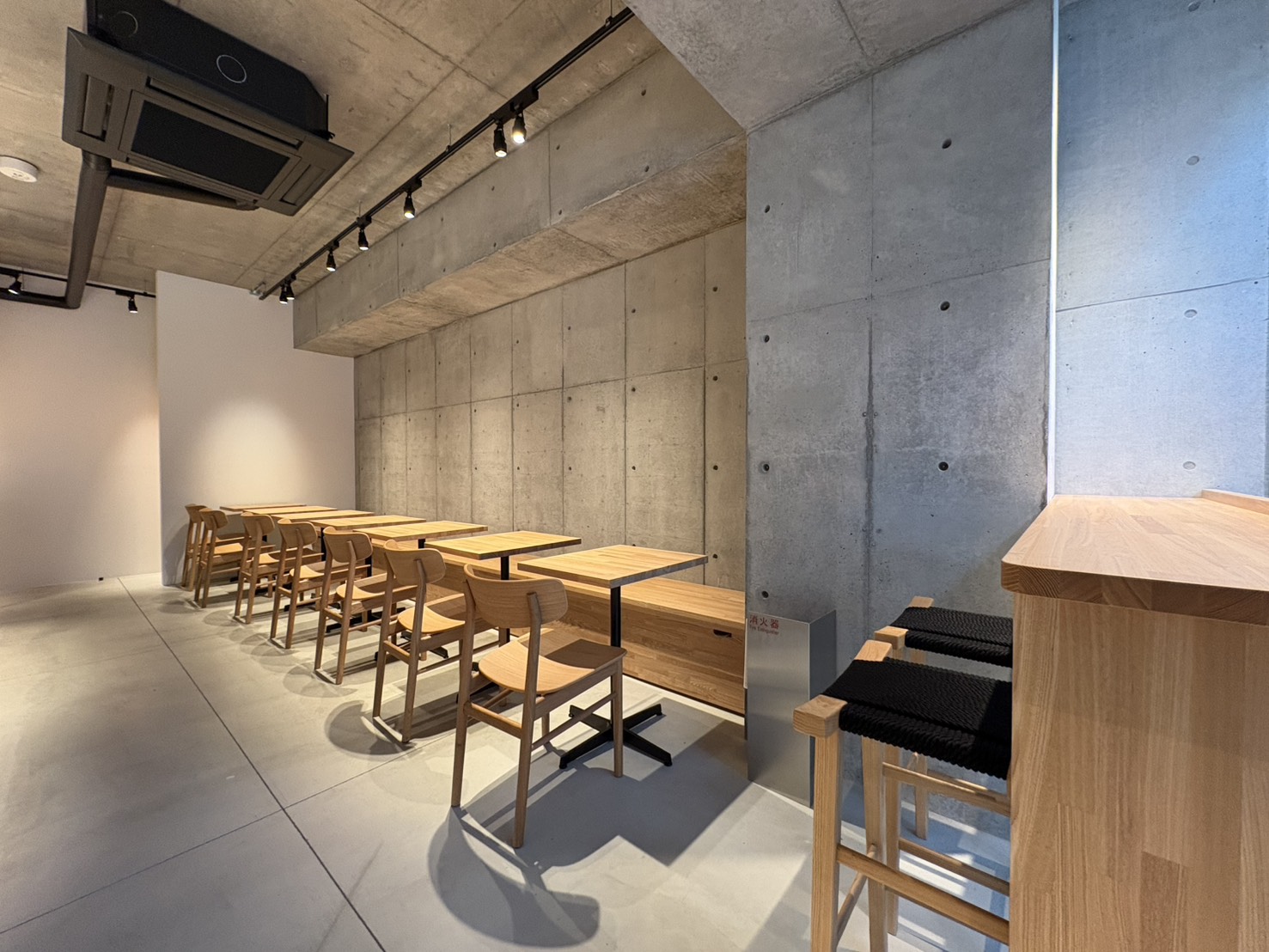 大阪ミナミ　カフェ内装工事